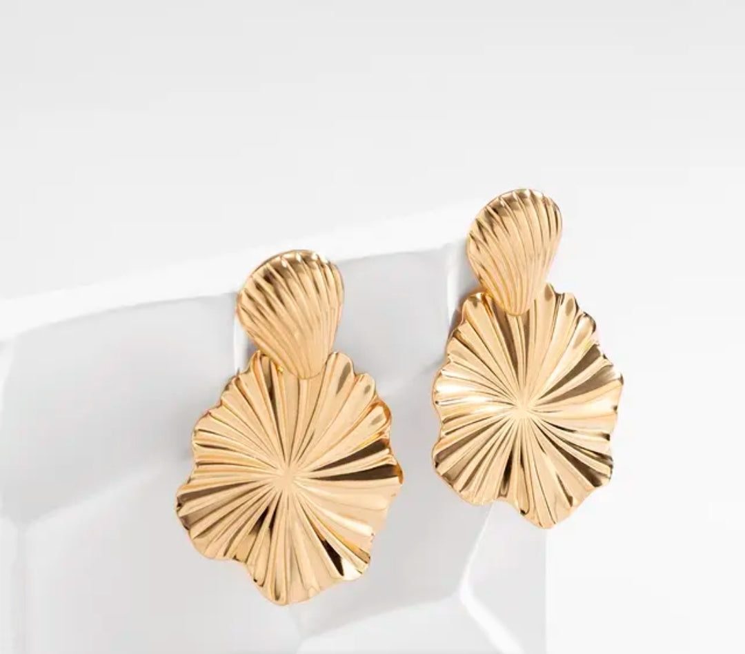 Gold Shell Earrings